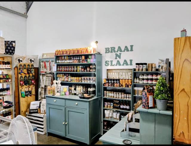 100M² BUSINESS FOR SALE IN JEFFREYS BAY CENTRAL